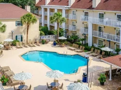 Palmera Inn and Suites