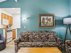 208 Cedarbrook One bedroom Queen Suite