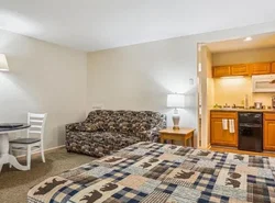 Cedarbrook Queen Studio 110