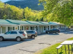 Geneva Hotel & Tiki Bar