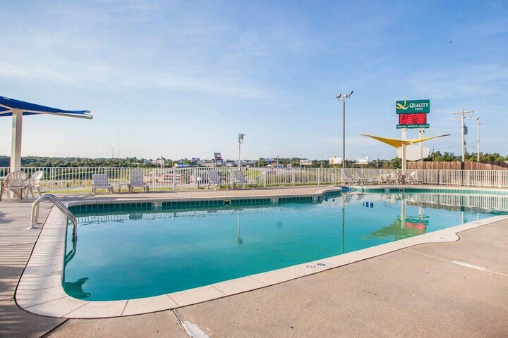 Quality Inn Lake Of The Ozarks - thumb 4