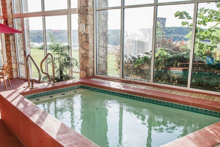 Quality Inn Lake Of The Ozarks - thumb 2