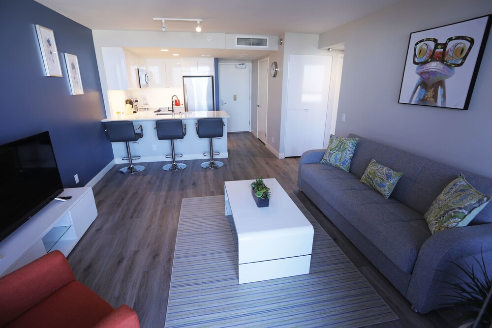 Hollywood Bright Suites - thumb 2