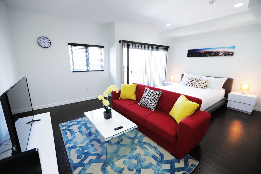 Hollywood Bright Suites - thumb 6