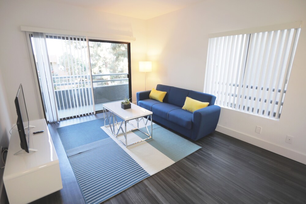 Hollywood Bright Suites - thumb 5