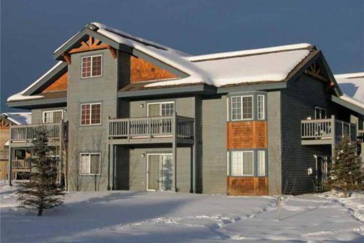 Q3367 By Pioneer Ridge Modern Townhome Right By Mountain Perfect For Couples Or Families! - thumb 0