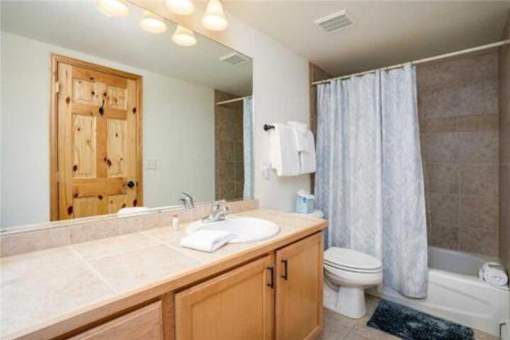 Q3367 By Pioneer Ridge Modern Townhome Right By Mountain Perfect For Couples Or Families! - thumb 2