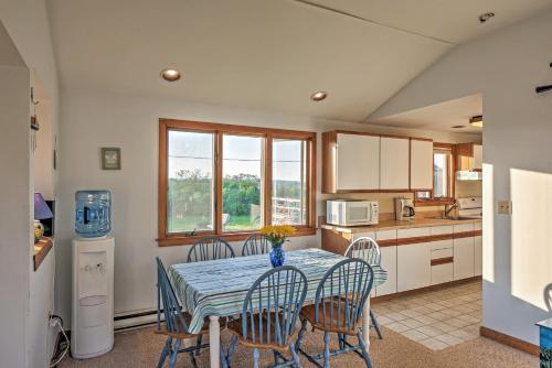 Quaint 3BR Charlestown Cottage Near Beach! - thumb 1