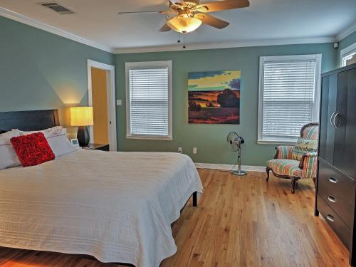 Quaint 3BR Austin Home Just 10 Minutes To Downtown - thumb 4