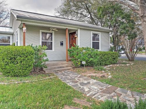 Quaint 3BR Austin Home Just 10 Minutes To Downtown - thumb 6
