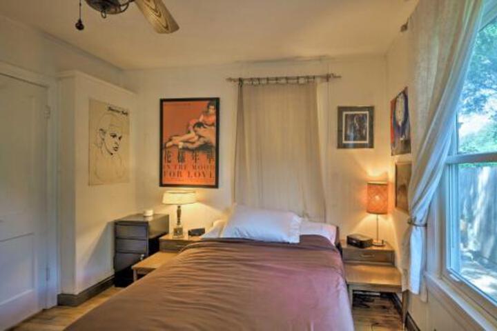 Quaint Austin Home W / Screened Porch & Patio! - thumb 2