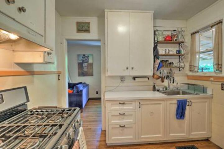 Quaint Austin Home W / Screened Porch & Patio! - thumb 0