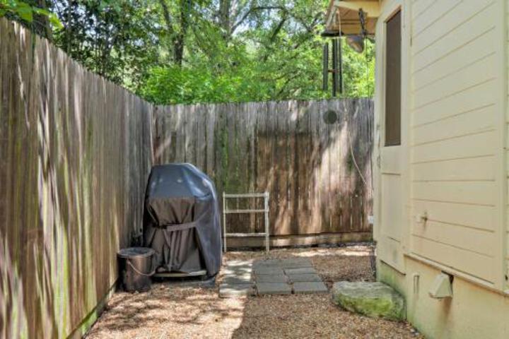 Quaint Austin Home W / Screened Porch & Patio! - thumb 4
