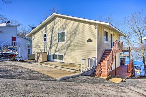 Home With Deck & Dock On Lake Of The Ozarks! - thumb 1