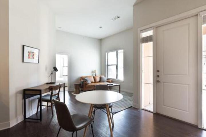 Steps To Shops Eats Museum With Free Parking & WD By Zencity - thumb 2