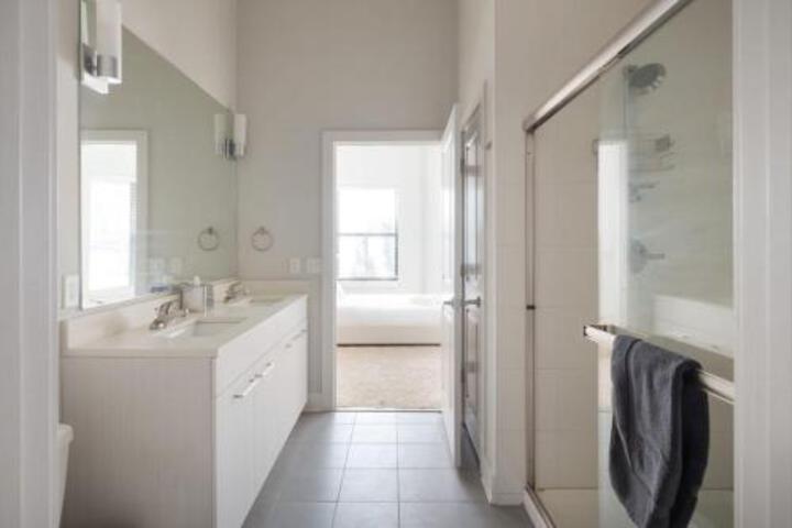 Steps To Shops Eats Museum With Free Parking & WD By Zencity - thumb 6