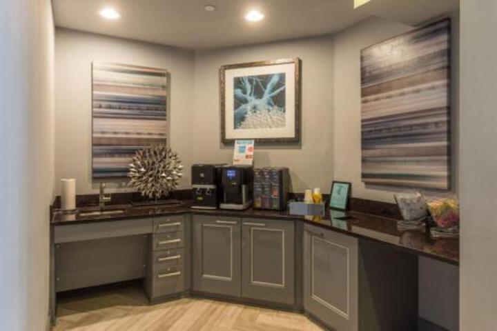 Steps To Shops Eats Museum With Free Parking & WD By Zencity - thumb 1