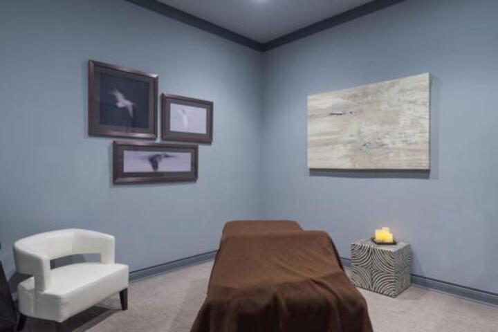 Steps To Shops Eats Museum With Free Parking & WD By Zencity - thumb 5