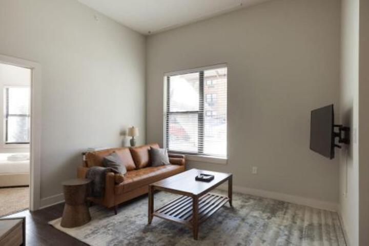 Steps To Shops Eats Museum With Free Parking & WD By Zencity - thumb 3