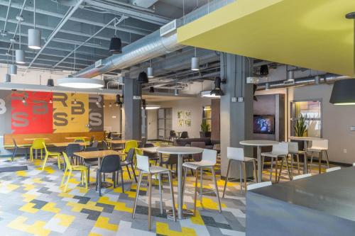 Steps To Shops Eats Convention Center With Gym W & D By Zencity - thumb 3