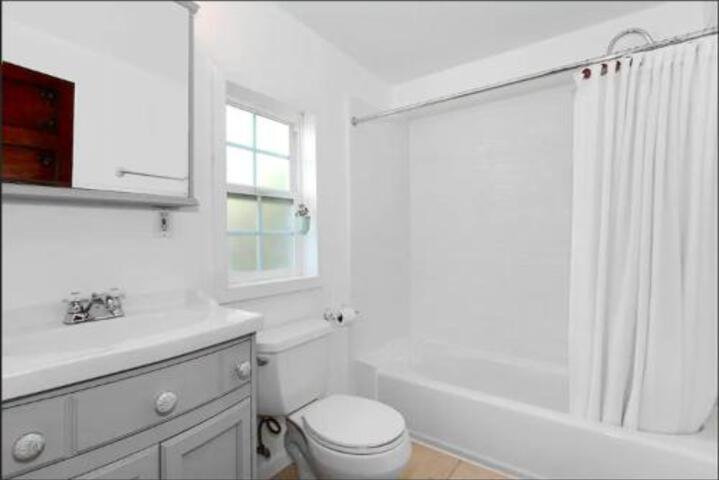 L.A.Highgate 1BR Apartment - thumb 2