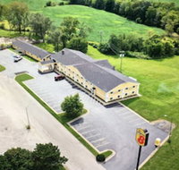 Super 8 by Wyndham Higginsville - Accommodation Deal