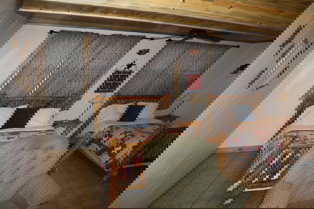 The Historic Wapiti Lodge - thumb 1