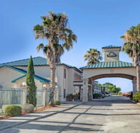 Days Inn  Suites by Wyndham Houston North/FM 1960 - Accommodation Deal