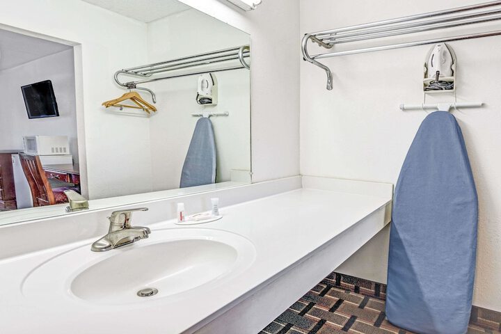 Travelodge By Wyndham Adrian - thumb 6