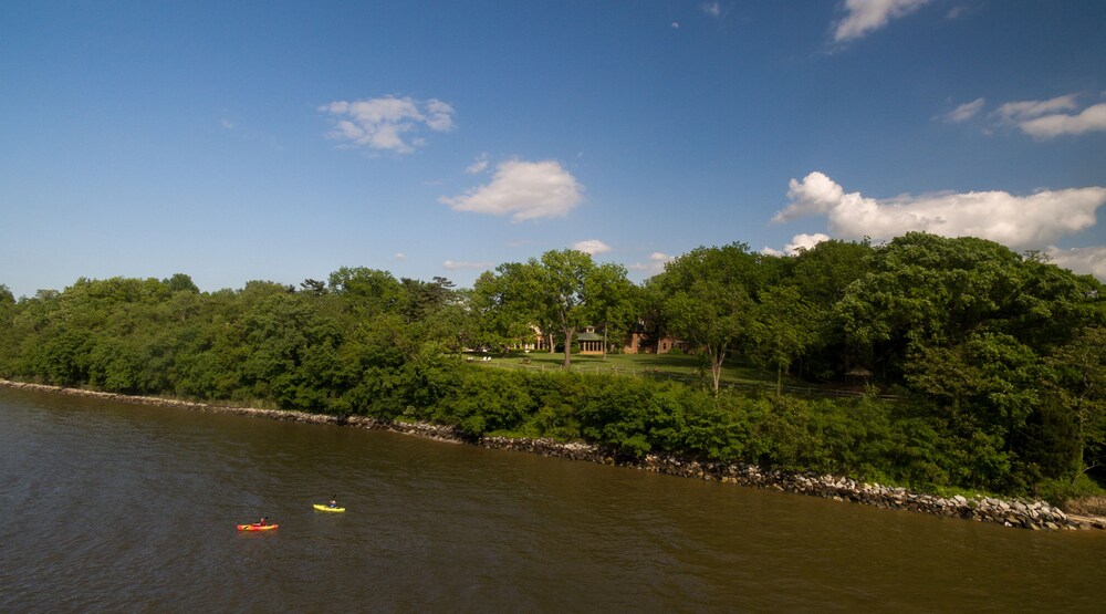 Great Oak Manor - thumb 0