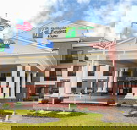 Holiday Inn Express  Suites Ashland an IHG Hotel - Accommodation Deal