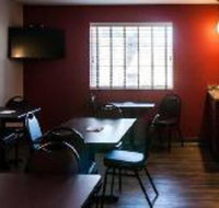 Holmes Suites  Inn - Accommodation Deal