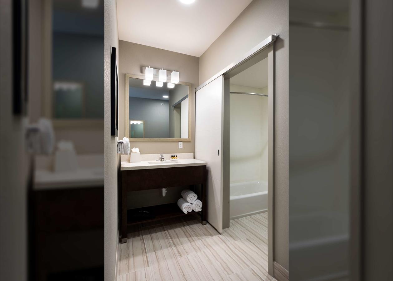 Best Western Plus West Lawrence - thumb 34