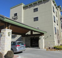 Parkwood Inn  Suites - Accommodation Deal