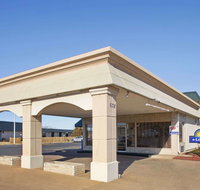 Days Inn by Wyndham Salina South - Accommodation Deal