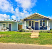 Walk to Beach From Outstanding Classic Residence - Accommodation Deal