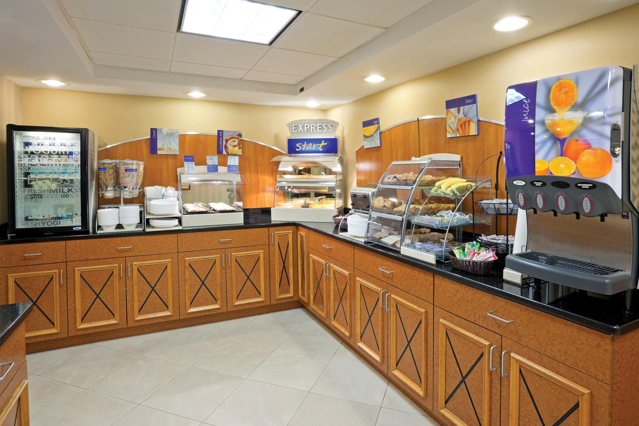 Holiday Inn Express & Suites West Long Branch - Eatontown - thumb 10
