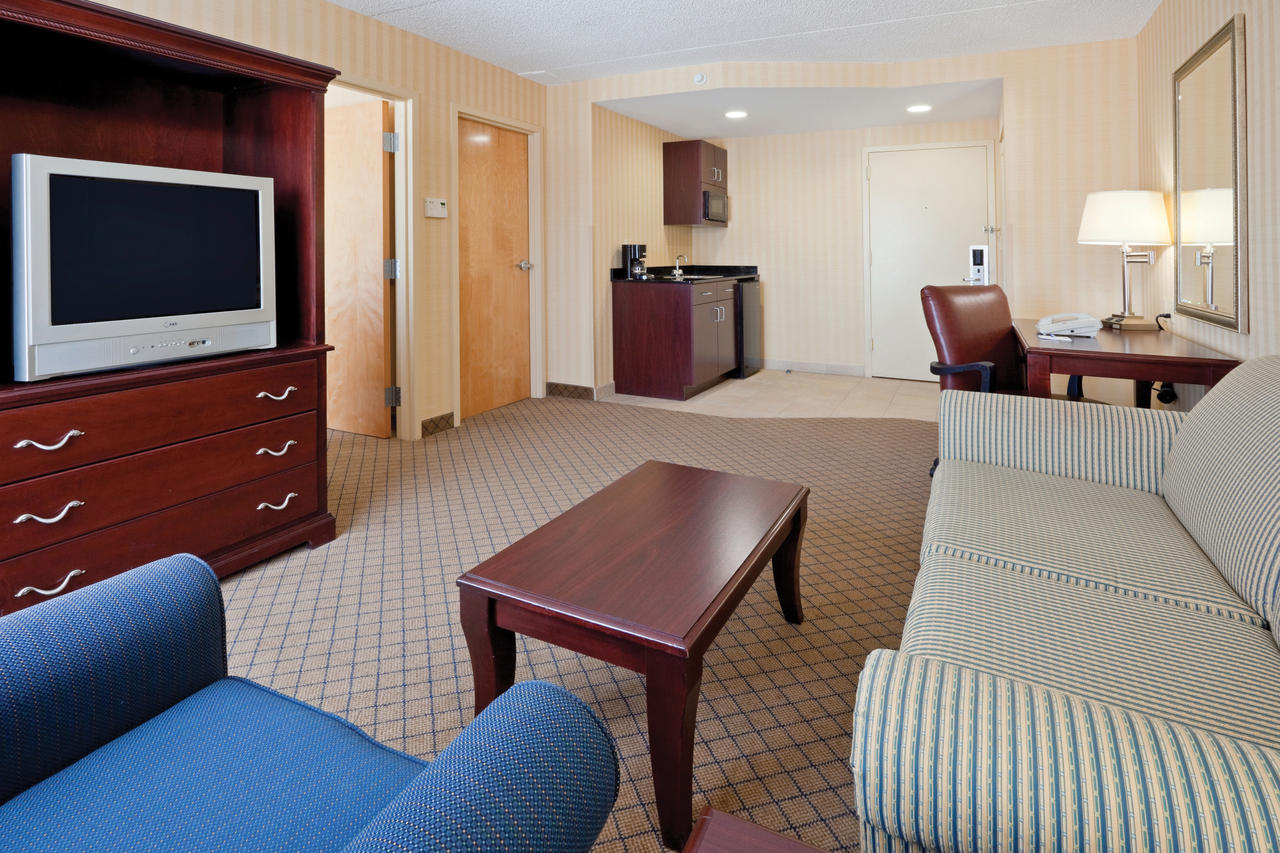 Holiday Inn Express & Suites West Long Branch - Eatontown - thumb 7