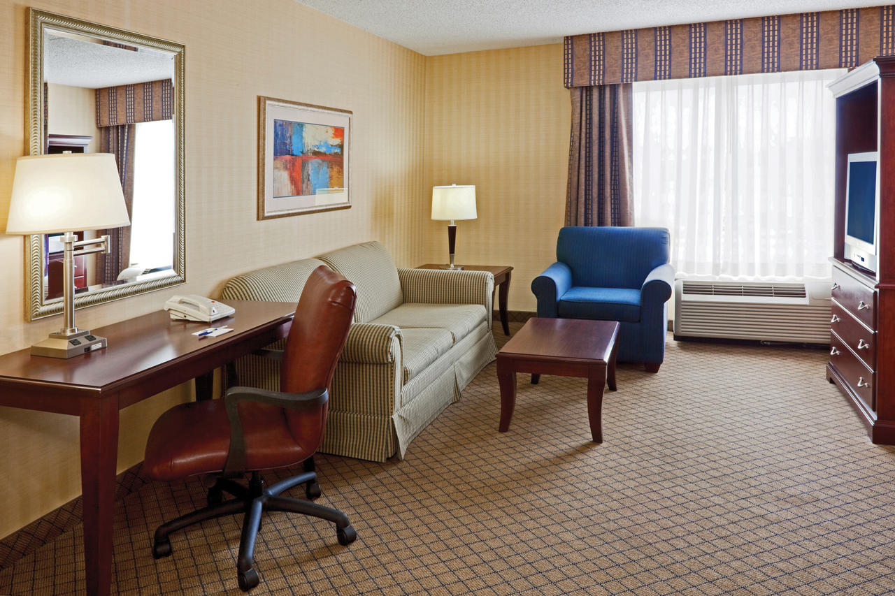 Holiday Inn Express & Suites West Long Branch - Eatontown - thumb 6
