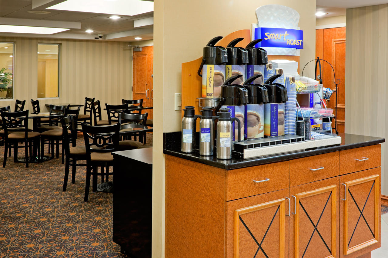 Holiday Inn Express & Suites West Long Branch - Eatontown - thumb 11