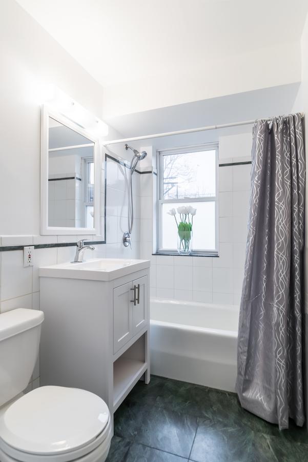 Elegant 4-Story Townhouse- 7 Minutes From NYC - thumb 4