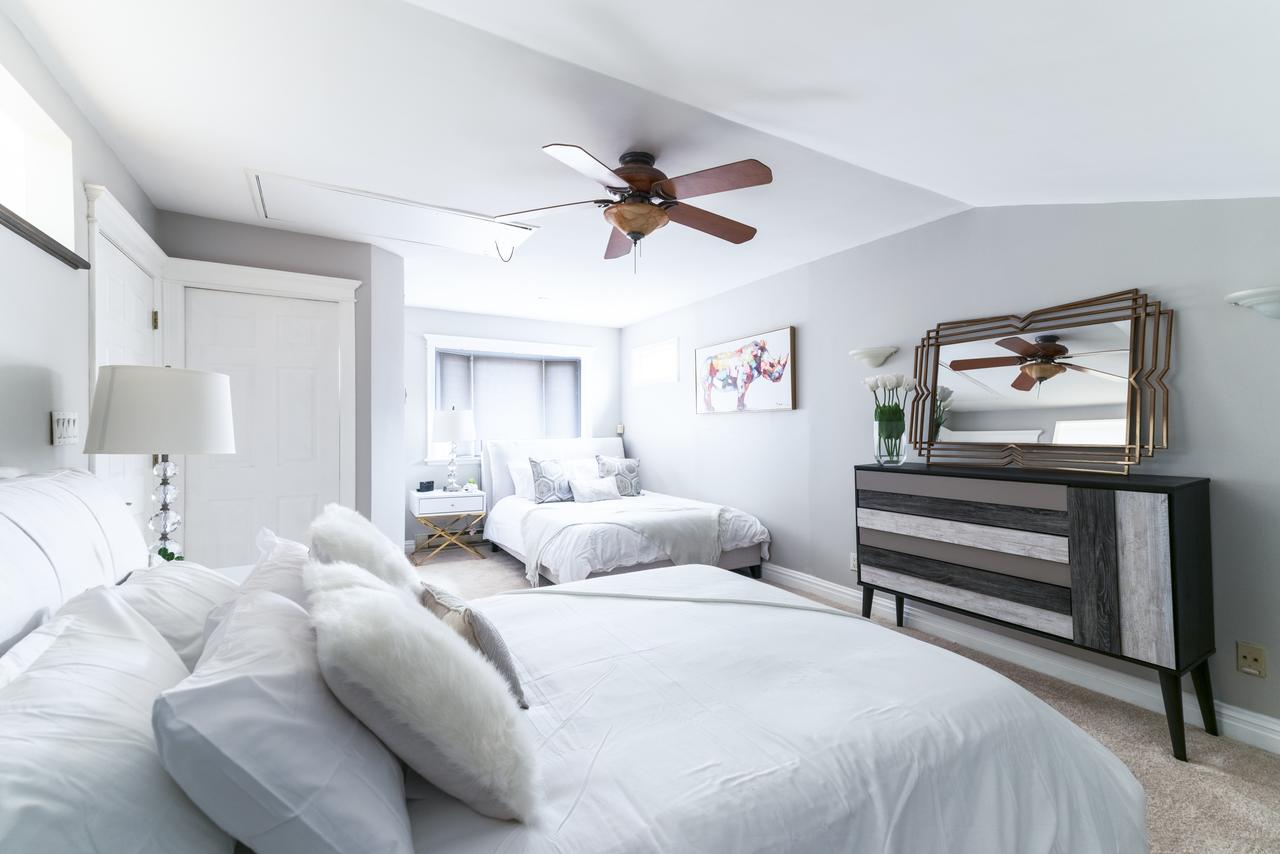 Elegant 4-Story Townhouse- 7 Minutes From NYC - thumb 0