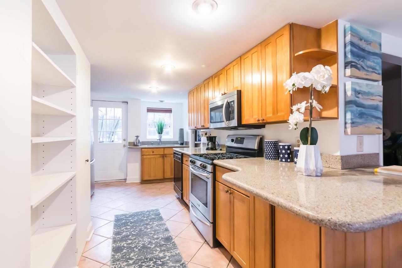 Elegant 4-Story Townhouse- 7 Minutes From NYC - thumb 18