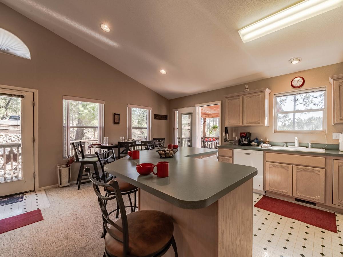 My Happy Place, 3 Bedrooms, Hot Tub, Fireplace, Jetted Tub, WiFi, Sleeps 6 - thumb 10