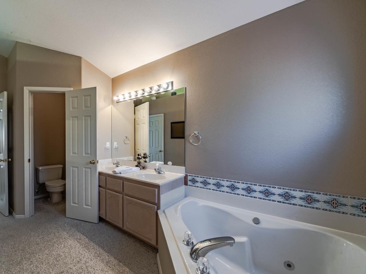 My Happy Place, 3 Bedrooms, Hot Tub, Fireplace, Jetted Tub, WiFi, Sleeps 6 - thumb 20