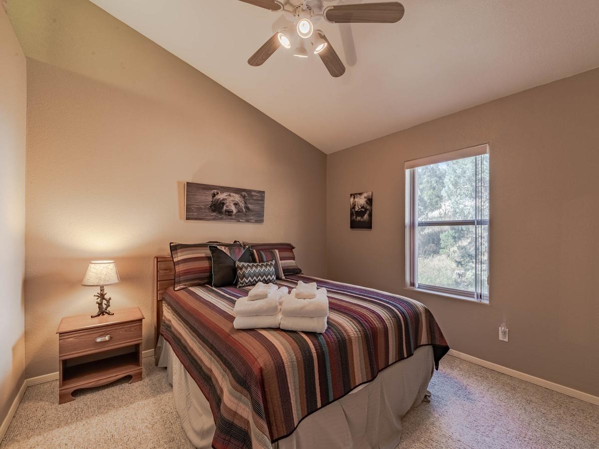 My Happy Place, 3 Bedrooms, Hot Tub, Fireplace, Jetted Tub, WiFi, Sleeps 6 - thumb 26