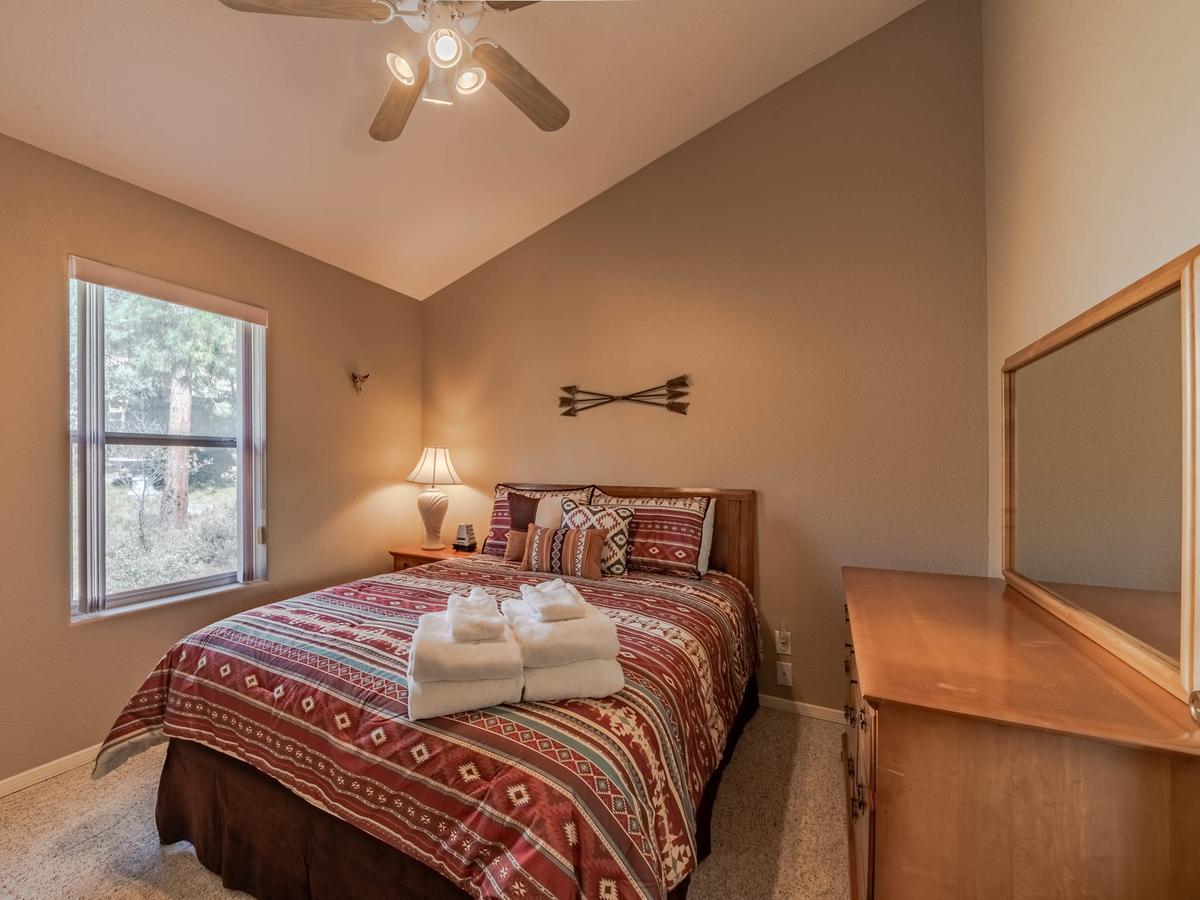 My Happy Place, 3 Bedrooms, Hot Tub, Fireplace, Jetted Tub, WiFi, Sleeps 6 - thumb 23