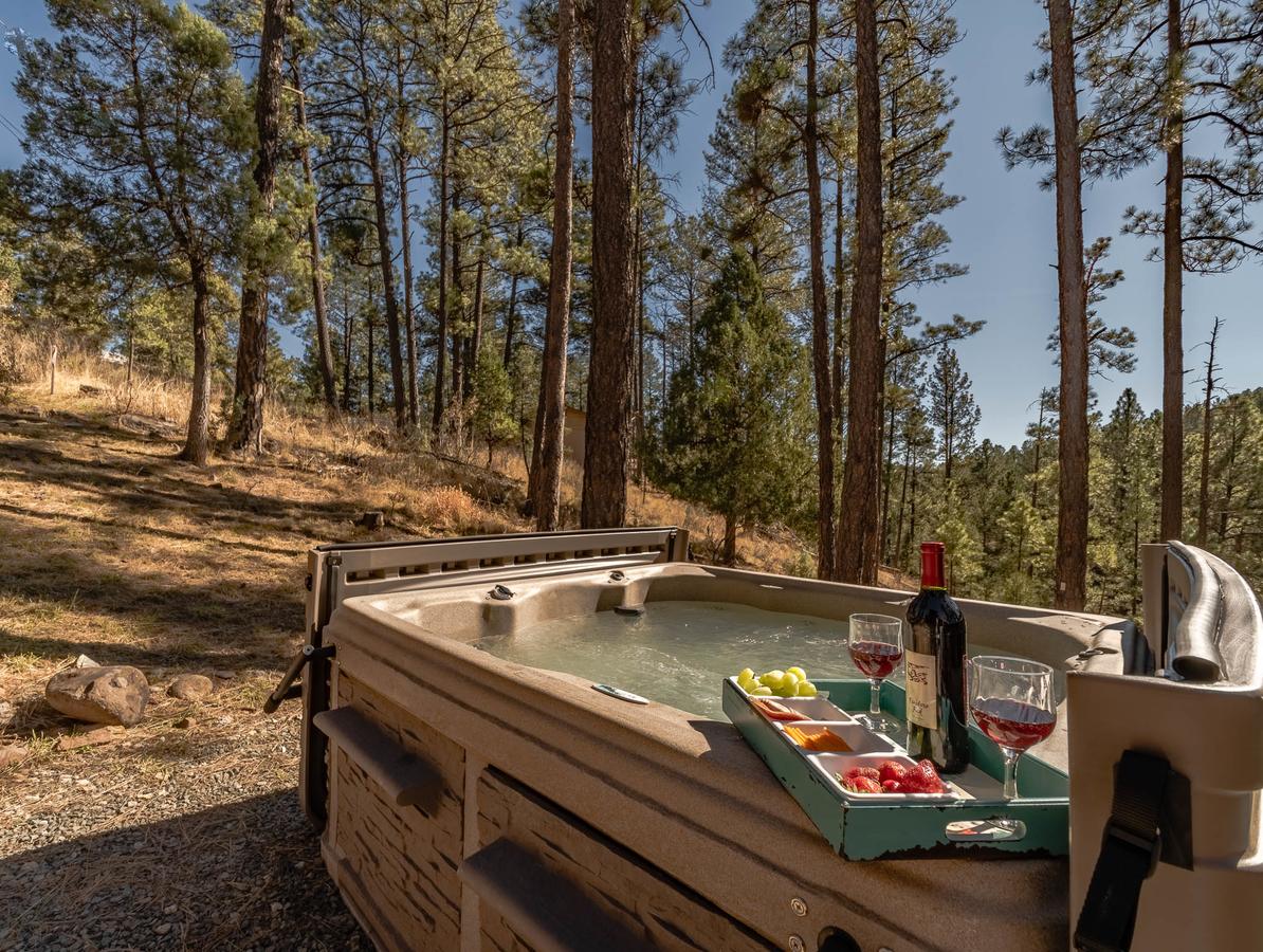 My Happy Place, 3 Bedrooms, Hot Tub, Fireplace, Jetted Tub, WiFi, Sleeps 6 - thumb 1