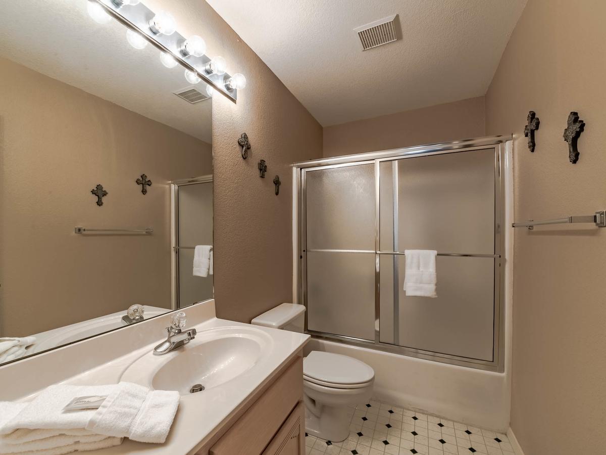 My Happy Place, 3 Bedrooms, Hot Tub, Fireplace, Jetted Tub, WiFi, Sleeps 6 - thumb 24
