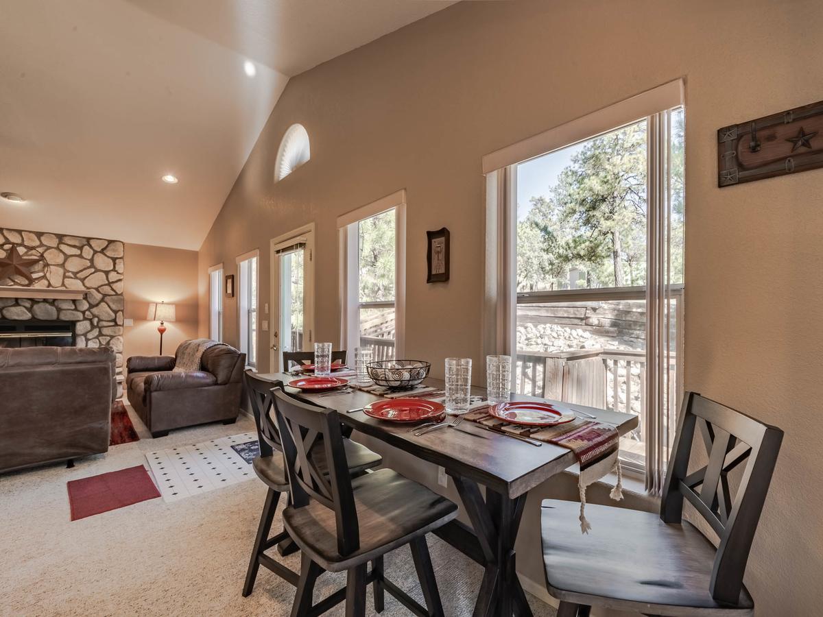 My Happy Place, 3 Bedrooms, Hot Tub, Fireplace, Jetted Tub, WiFi, Sleeps 6 - thumb 7